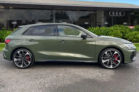 Audi S3 2.0 TFSI Black Edition Sportback S Tronic quattro Euro 6 (s/s) 5dr Thumbnail #4