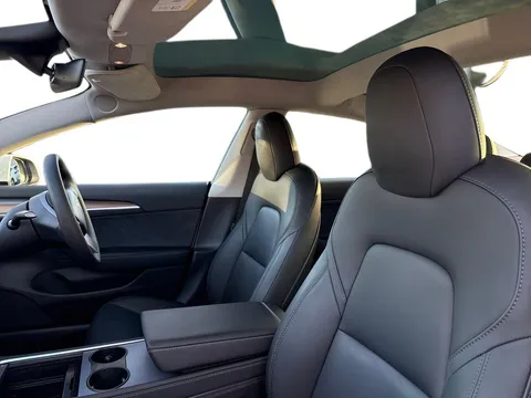 MC23PFK Tesla Model 3 Auto RWD 4dr Thumbnail #11