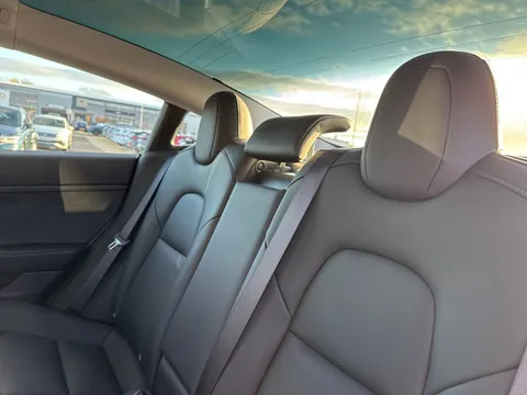 MC23PFK Tesla Model 3 Auto RWD 4dr Thumbnail #14