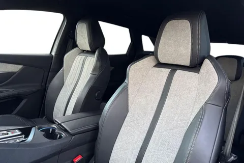 MT21HFM PEUGEOT 3008 1.6 13.2kWh GT Premium e-EAT Euro 6 (s/s) 5dr Thumbnail #17