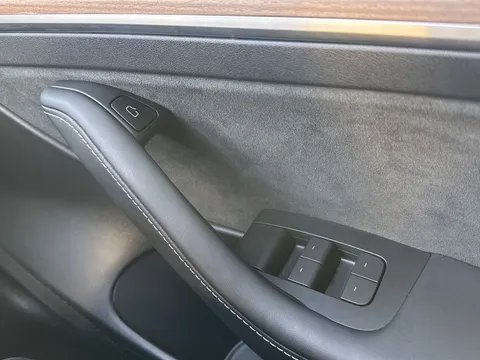 MC23PFK Tesla Model 3 Auto RWD 4dr Thumbnail #18