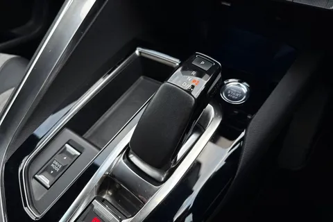 MT21HFM PEUGEOT 3008 1.6 13.2kWh GT Premium e-EAT Euro 6 (s/s) 5dr Thumbnail #24