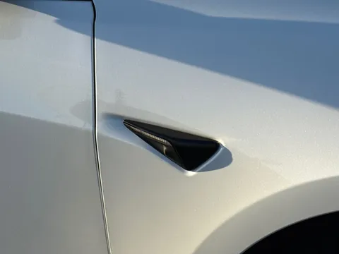 MC23PFK Tesla Model 3 Auto RWD 4dr Thumbnail #25