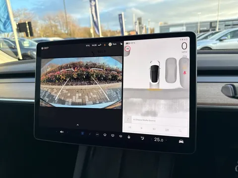 MC23PFK Tesla Model 3 Auto RWD 4dr Thumbnail #38
