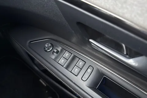 MT21HFM PEUGEOT 3008 1.6 13.2kWh GT Premium e-EAT Euro 6 (s/s) 5dr Thumbnail #44