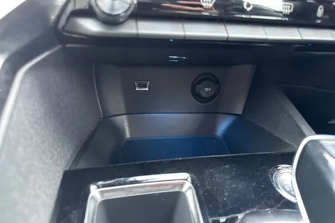 MT21HFM PEUGEOT 3008 1.6 13.2kWh GT Premium e-EAT Euro 6 (s/s) 5dr Thumbnail #58