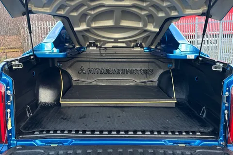 WM69NZO Mitsubishi L200 2.2 DI-D DC Barbarian 4WD Euro 6 (s/s) 4dr Thumbnail #8