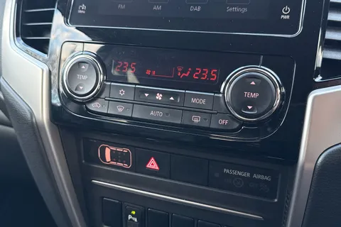 WM69NZO Mitsubishi L200 2.2 DI-D DC Barbarian 4WD Euro 6 (s/s) 4dr Thumbnail #23