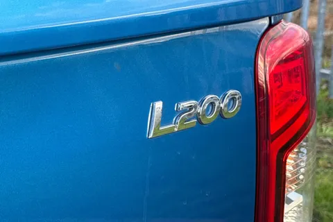 WM69NZO Mitsubishi L200 2.2 DI-D DC Barbarian 4WD Euro 6 (s/s) 4dr Thumbnail #32