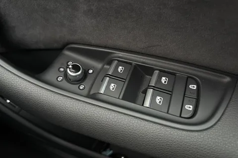 48 of 63 for Audi Q7 SUV S line 50 TDI quattro 286 PS tiptronic