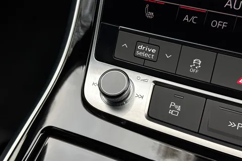 50 of 63 for Audi Q7 SUV S line 50 TDI quattro 286 PS tiptronic