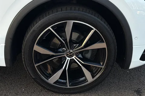 DE22CLU Volkswagen Tiguan 1.5 TSI 150 R-Line 5dr DSG Thumbnail #11
