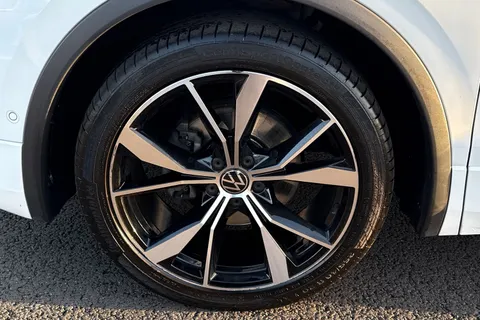 DE22CLU Volkswagen Tiguan 1.5 TSI 150 R-Line 5dr DSG Thumbnail #14