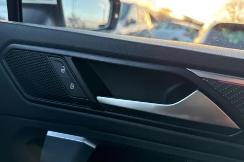 DE22CLU Volkswagen Tiguan 1.5 TSI 150 R-Line 5dr DSG Thumbnail #22