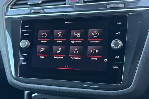 DE22CLU Volkswagen Tiguan 1.5 TSI 150 R-Line 5dr DSG Thumbnail #37