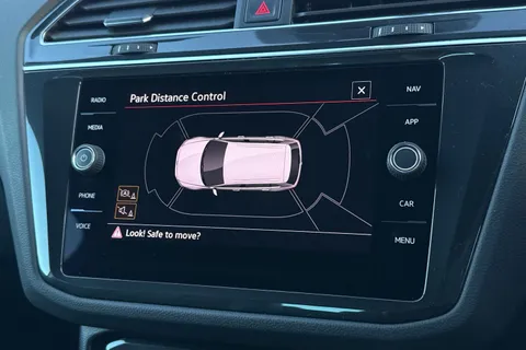 DE22CLU Volkswagen Tiguan 1.5 TSI 150 R-Line 5dr DSG Thumbnail #38