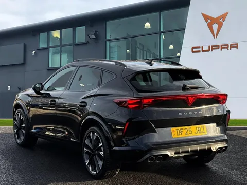 DF25JBZ CUPRA Formentor 2.0 TSI 333 VZ2 5dr DSG 4Drive **Panoramic sunroof** Thumbnail #2