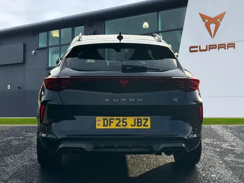 DF25JBZ CUPRA Formentor 2.0 TSI 333 VZ2 5dr DSG 4Drive **Panoramic sunroof** Thumbnail #4