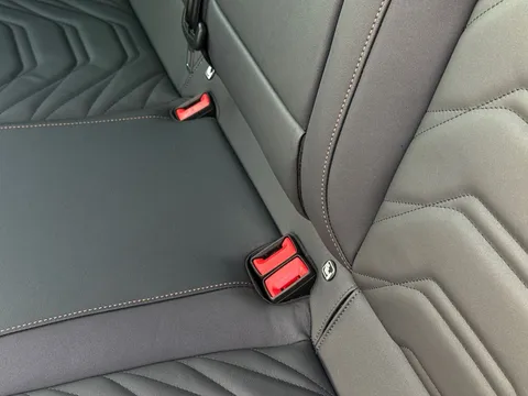 DF25JBZ CUPRA Formentor 2.0 TSI 333 VZ2 5dr DSG 4Drive **Panoramic sunroof** Thumbnail #32