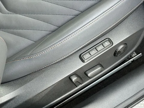 DF25JBZ CUPRA Formentor 2.0 TSI 333 VZ2 5dr DSG 4Drive **Panoramic sunroof** Thumbnail #33