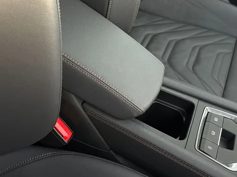 DF25JBZ CUPRA Formentor 2.0 TSI 333 VZ2 5dr DSG 4Drive **Panoramic sunroof** Thumbnail #34