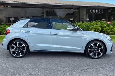 PX75KNZ Audi A1 Black Edition 30 TFSI  116 PS 6-speed Thumbnail #3