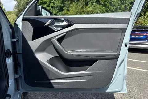 PX75KNZ Audi A1 Black Edition 30 TFSI  116 PS 6-speed Thumbnail #40