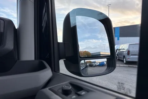 DC75BWZ Volkswagen Crafter CR35 Panel van Commerce Plus MWB 140 PS 2.0 TDI 6sp Man - MY25/LED's/Camera Thumbnail #20