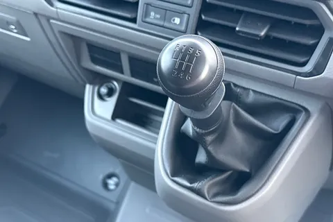 DC75BWZ Volkswagen Crafter CR35 Panel van Commerce Plus MWB 140 PS 2.0 TDI 6sp Man - MY25/LED's/Camera Thumbnail #22