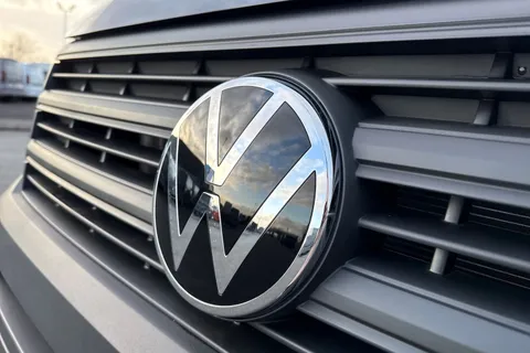 DC75BWZ Volkswagen Crafter CR35 Panel van Commerce Plus MWB 140 PS 2.0 TDI 6sp Man - MY25/LED's/Camera Thumbnail #28