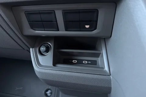DC75BWZ Volkswagen Crafter CR35 Panel van Commerce Plus MWB 140 PS 2.0 TDI 6sp Man - MY25/LED's/Camera Thumbnail #36