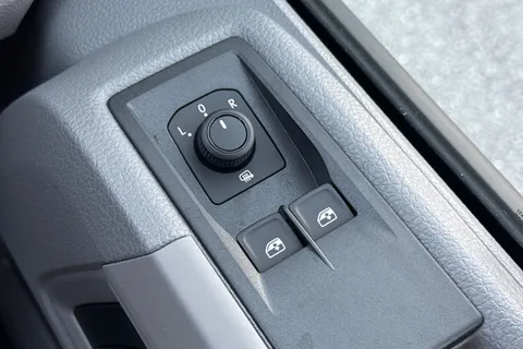 DC75BWZ Volkswagen Crafter CR35 Panel van Commerce Plus MWB 140 PS 2.0 TDI 6sp Man - MY25/LED's/Camera Thumbnail #45