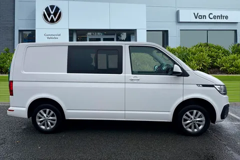 CX74LBO Volkswagen Transporter 2.0 TDI T30 Highline Kombi FWD SWB Euro 6 (s/s) 5dr Thumbnail #4