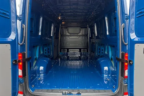 CX75JXS Volkswagen Crafter 2.0 TDI CR35 Commerce FWD LWB High Roof Euro 6 (s/s) 5dr Thumbnail #7