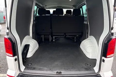 CX74LBO Volkswagen Transporter 2.0 TDI T30 Highline Kombi FWD SWB Euro 6 (s/s) 5dr Thumbnail #8