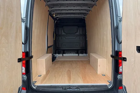 CX75JWD Volkswagen Crafter 2.0 TDI CR35 Commerce FWD MWB High Roof Euro 6 (s/s) 5dr Thumbnail #7