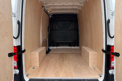 CX75JXL Volkswagen Crafter 2.0 TDI CR30 Commerce FWD MWB High Roof Euro 6 (s/s) 5dr Thumbnail #7