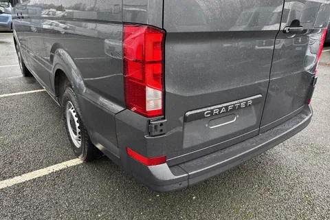 CX75JXK Volkswagen Crafter 2.0 TDI CR35 Commerce FWD MWB High Roof Euro 6 (s/s) 5dr Thumbnail #8