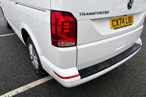CX74LBO Volkswagen Transporter 2.0 TDI T30 Highline Kombi FWD SWB Euro 6 (s/s) 5dr Thumbnail #9
