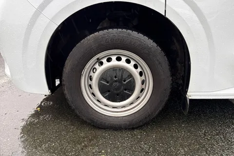 CX25LLO Volkswagen Transporter 2.0 TDI T32 Commerce Plus FWD SWB Euro 6 (s/s) 5dr Thumbnail #10