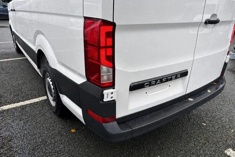 CX75JXL Volkswagen Crafter 2.0 TDI CR30 Commerce FWD MWB High Roof Euro 6 (s/s) 5dr Thumbnail #8