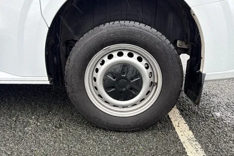 CX25LLO Volkswagen Transporter 2.0 TDI T32 Commerce Plus FWD SWB Euro 6 (s/s) 5dr Thumbnail #11