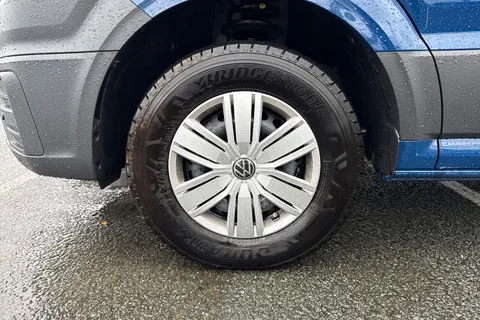 CX75JXS Volkswagen Crafter 2.0 TDI CR35 Commerce FWD LWB High Roof Euro 6 (s/s) 5dr Thumbnail #10