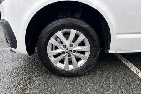 CX74LBO Volkswagen Transporter 2.0 TDI T30 Highline Kombi FWD SWB Euro 6 (s/s) 5dr Thumbnail #11