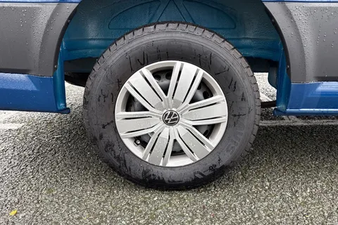 CX75JXS Volkswagen Crafter 2.0 TDI CR35 Commerce FWD LWB High Roof Euro 6 (s/s) 5dr Thumbnail #12