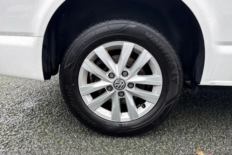CX74LBO Volkswagen Transporter 2.0 TDI T30 Highline Kombi FWD SWB Euro 6 (s/s) 5dr Thumbnail #13