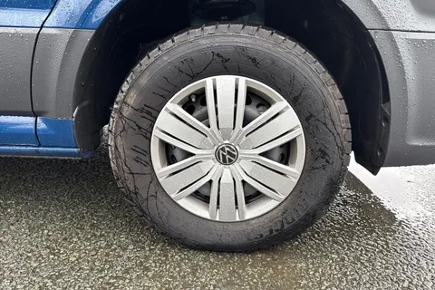 CX75JXS Volkswagen Crafter 2.0 TDI CR35 Commerce FWD LWB High Roof Euro 6 (s/s) 5dr Thumbnail #13