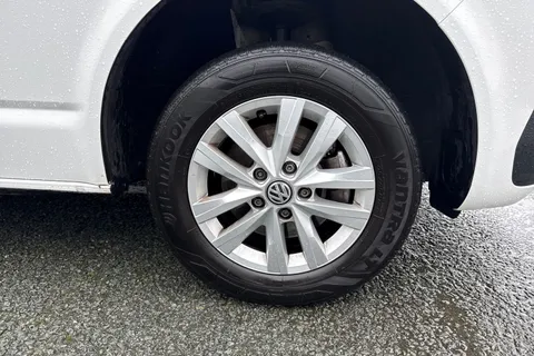 CX74LBO Volkswagen Transporter 2.0 TDI T30 Highline Kombi FWD SWB Euro 6 (s/s) 5dr Thumbnail #14