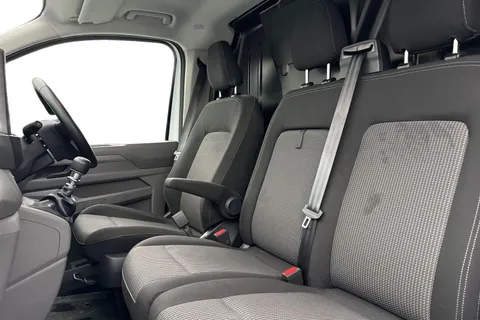 CX25LLO Volkswagen Transporter 2.0 TDI T32 Commerce Plus FWD SWB Euro 6 (s/s) 5dr Thumbnail #16