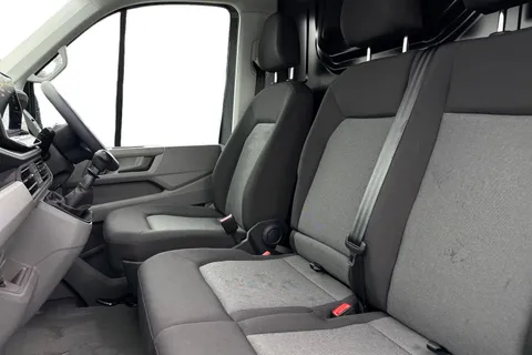 CX75JXK Volkswagen Crafter 2.0 TDI CR35 Commerce FWD MWB High Roof Euro 6 (s/s) 5dr Thumbnail #16